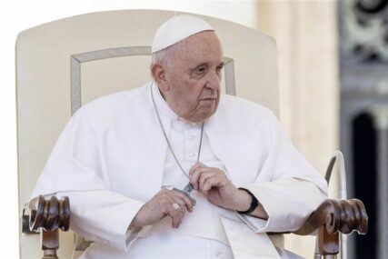 Sutra sastanak Pape i Zelenskog: Predsjednik Ukrajine putuje u Vatikan