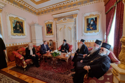 Dodik razgovarao sa patrijarhom Porfirijem “Vjera snažan element identiteta srpskog naroda” (FOTO)