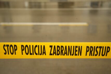 Nesreća na putu Prijedor- Banjaluka: "Mercedes" završio u njivi kraj puta