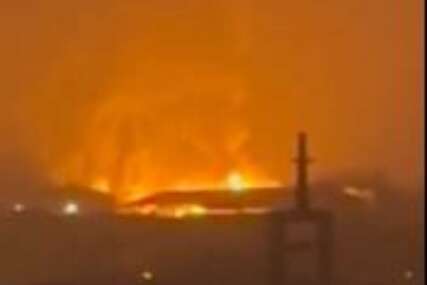 Izdato upozorenje stanovnicima: U Hamburgu izbio veliki požar, gradom se širi oblak pun hemikalija (VIDEO)