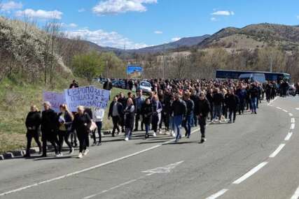 “OVDJE VAM NIJE MJESTO” Srbi održali protest, traže da se pripadnici ROSU povuku sa sjevera Kosova