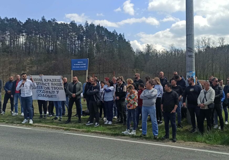 protesti ispred kuće Željka Dubravca u Čelincu