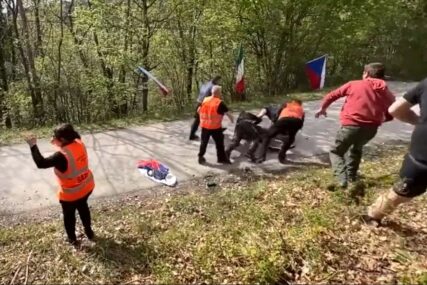 Tuča na reliju u Hrvatskoj: U posljednjim sekundama izbjegnuta velika tragedija (VIDEO)