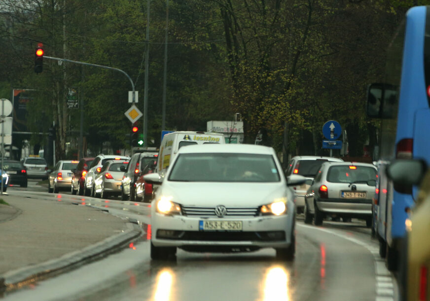 gužva u saobraćaju zbog održavanja srpska open i zatvorenih zatvorenih ulice 
