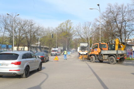 Biće omogućen pješački saobraćaj: Zbog asfaltiranja sutra obustava saobraćaja u Ulici Vuka Karadžića