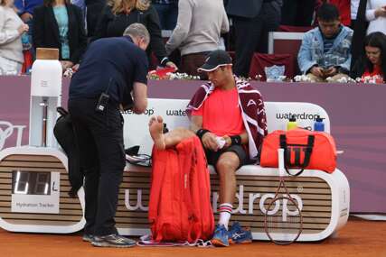 Osjeća bol: Srpski teniser zatražio medicinski tajm-aut (FOTO)