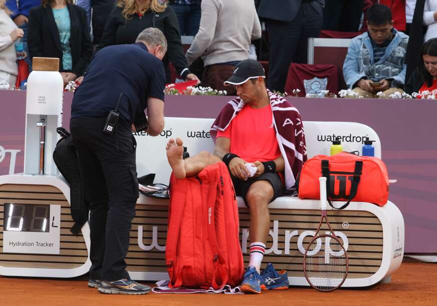 Osjeća bol: Srpski teniser zatražio medicinski tajm-aut (FOTO)
