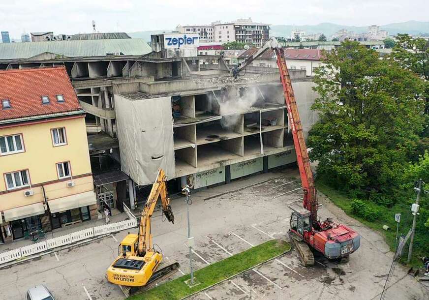 "Na ovo je Banjaluka čekala 43 godine" Počelo rušenje starog dijela hotela „Palas“