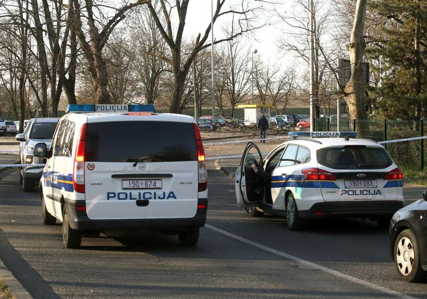 Dva vozila policije hrvatske