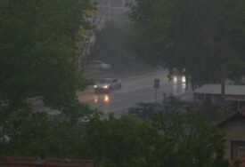 NEMA SUNCA NI SUTRA Očekuje nas oblačno vrijeme sa kišom, pljuskovima i grmljavinom