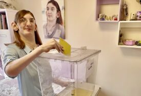 Rumejsa ušla u Ginisovu knjigu rekorda: Na izborima u Turskoj glasala i najviša žena na svijetu (FOTO)