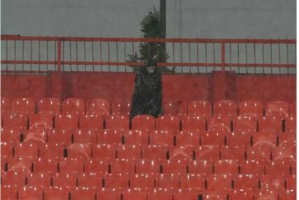 LJUBAV PREMA KLUBU Navijač Vojvodine nije znao da je utakmica prekinuta, ostao sam na stadionu (FOTO)