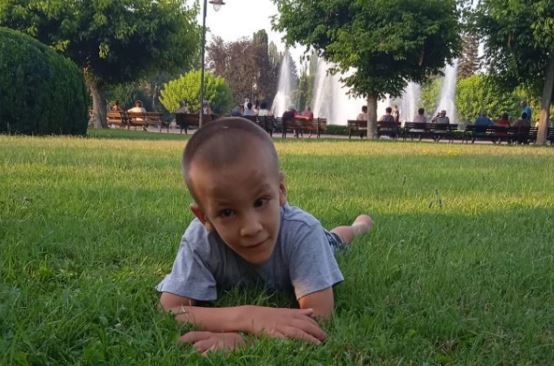 Dimitrije (8) se bori sa rijetkom bolešću: Sve majke su srećne kad im se djeca smiju, a Dragana tada ne zna kako da pomogne svom sinu (FOTO)