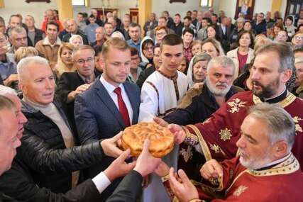 Kum krsne slave: Stanivuković prisustvovao molitvi povodom praznika Svetog Vasilija Ostroškog u Hramu u Priječanima (FOTO)