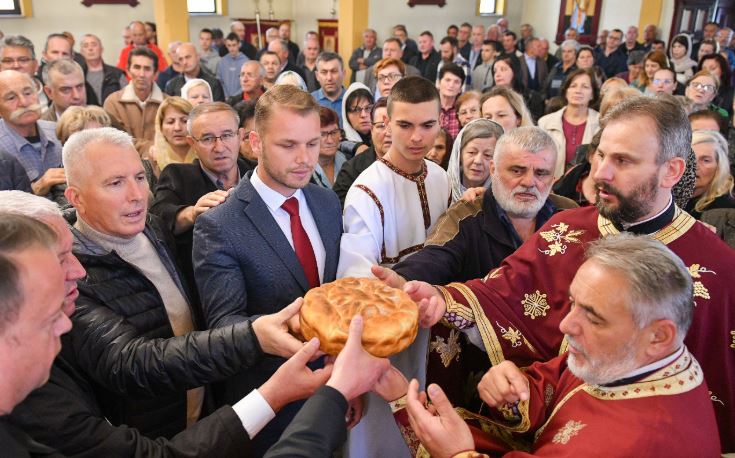 Kum krsne slave: Stanivuković prisustvovao molitvi povodom praznika Svetog Vasilija Ostroškog u Hramu u Priječanima (FOTO)