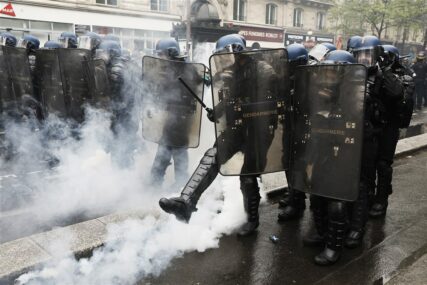 PROTESTI ŠIROM EVROPE U Francuskoj upotrijebljen suzavac, u Njemačkoj povrijeđeni policajci
