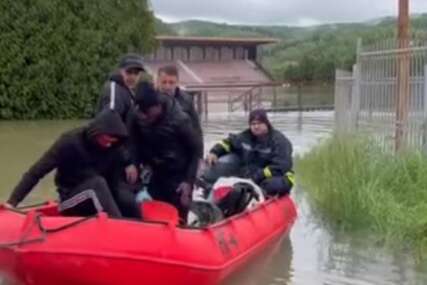 Uspješna evakuacija: Fudbaleri i predsjednik Slobode iz Novog Grada na sigurnom (VIDEO)