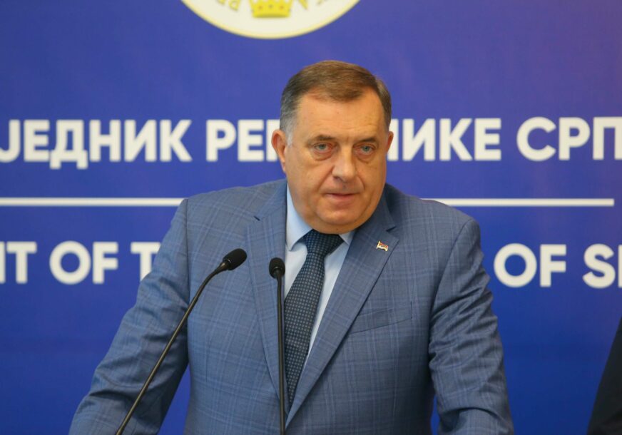 Milorad Dodik drži pres