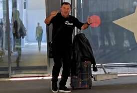 „POLOMIO TV I U NJEGA SIPAO SOK“ Pjevač demolirao hotel u pijanom stanju, a nakon TRAGEDIJE potpuno ostavio alkohol