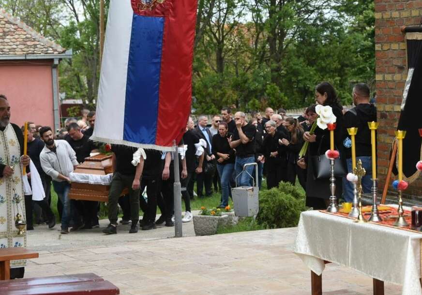 TUGA I BOL ŠIROM REGIONA Sahranjeno 10 žrtava stradalih u 2 masakra u Beogradu i Mladenovcu