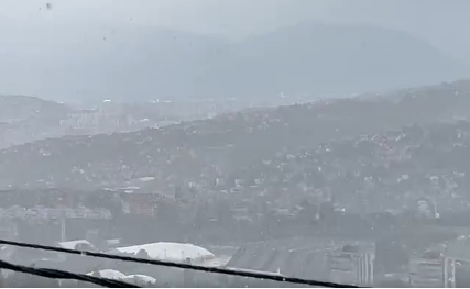 Grad i led u maju: Snažno nevrijeme pogodilo Sarajevo (VIDEO)