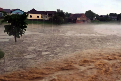 Snažno nevrijeme pogodilo Hrvatsku: Poplavljeni putevi, pod vodom čak i jedan vrtić (FOTO)