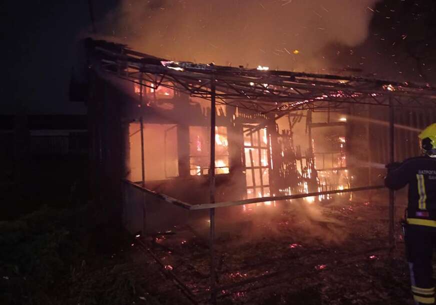 Požar u Banjaluci: Izgorio kafić "Lasta" (FOTO)