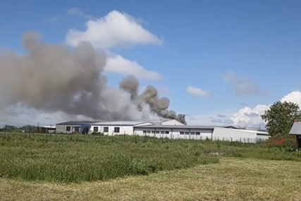 EKSPLOZIJA U FABRICI Gust dim iznad objekta, povrijeđene 4 osobe (VIDEO)