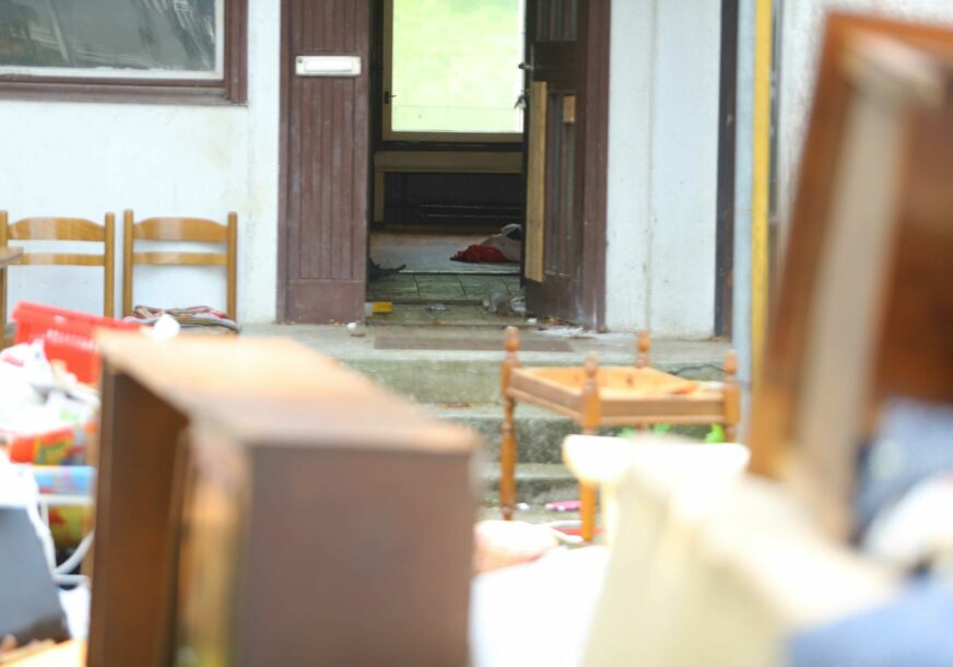 Sanja i Vukosava Popović deložacija