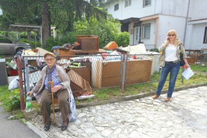 Po nevremenu im IZBACILI STVARI IZ KUĆE: Nastavljena agonija porodice Popović iz Banjaluke