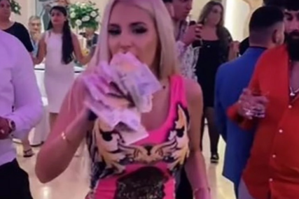"Gledam i ne vjerujem" Pjevačici PARE ISPADALE IZ RUKE, a njena haljina je odvukla svu pažnju ljudi (VIDEO)