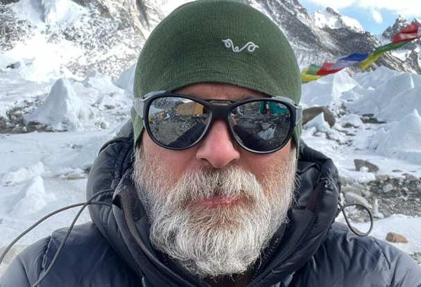 Alpinista se popeo na vrh Mont Everesta