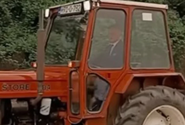 Dolazak na maturu traktorom