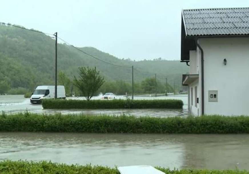 Građani USK u strahu zbog poplava “Situacija je jako loša ne može se stići, voda je sve veća"