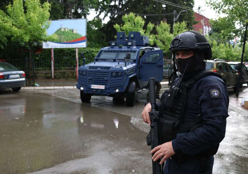 kosovska policija na ulicama Zvečana