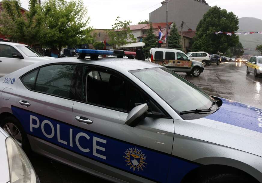 kosovska policija na ulicama Zvečana