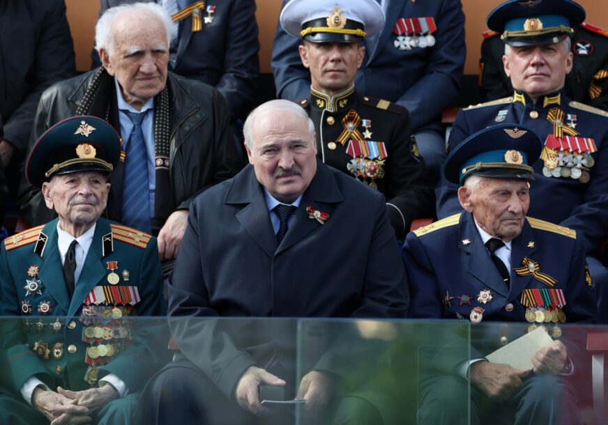 Aleksandar Lukašenko na vojnoj paradi