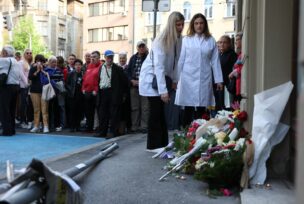 Cvijeće na mjestu pogibije Azre Spahić