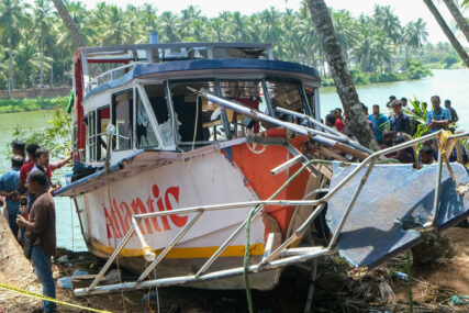 JEZIVO U prevrtanju turističkog broda poginulo 22 ljudi, strahuje se da je broj žrtava veći