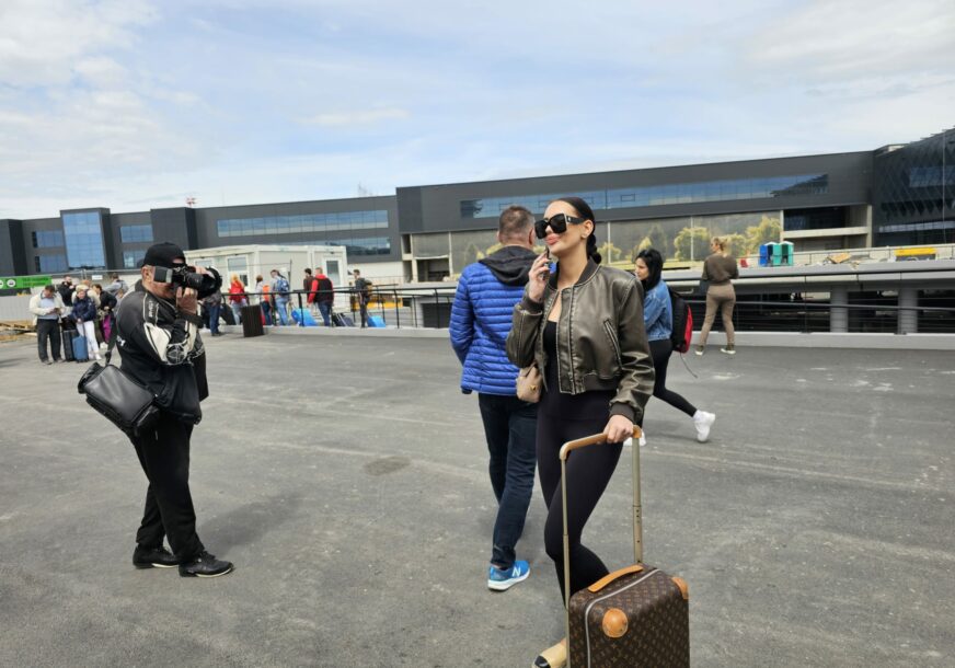 Katarina Grujić na aerodromu