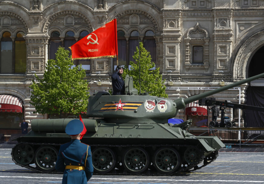 Tenk u vojnoj paradi u Moskvi