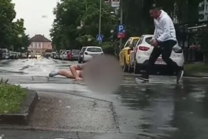 Goli muškarac "pliva" na ulici