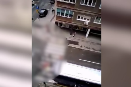 MUŠKARAC IZBODEN SKALPELOM Incident u centru grada, povrijeđeni prevezen u bolnicu (VIDEO)