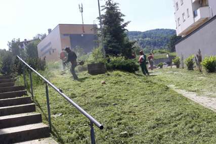 Radno u Banjaluci: Intenzivirano košenje na području grada