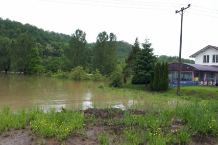 Voda napravila haos: Proglašeno stanje prirodne nesreće na području Tuzlanskog kantona