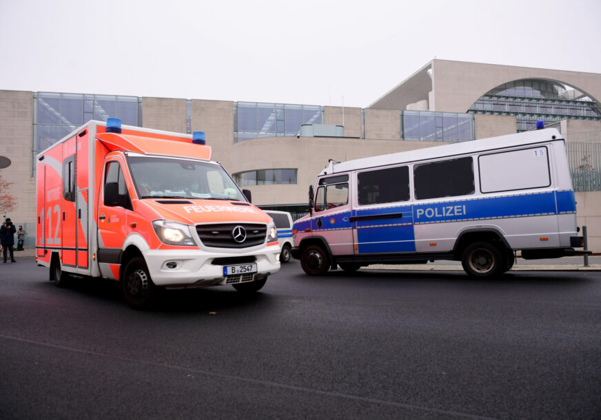 Vozila njemacke hitne pomoci i policije 