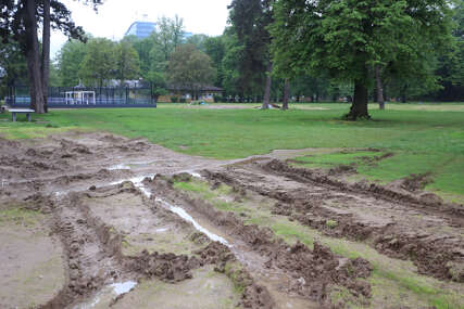 Prije neki dan gledali šarenilo, danas kaljugu: Nakon teniskog spektakla park ostao u blatu (FOTO)