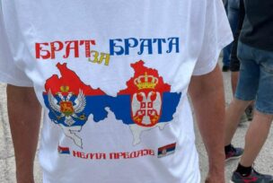 Majica sa porukom podrške Srbima sa Kosova