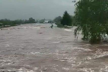 (FOTO) "Ne pamtimo ovakvu situaciju" Poplave u Hrvatskoj napravile haos, jedna osoba izgubila život