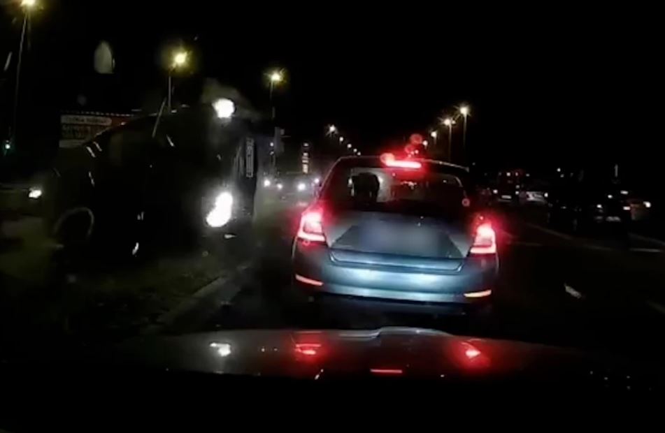 Ovo je zaista "puka sreća": Automobil završio na krovu, mrežama kruži zastrašujući snimak nesreće (VIDEO)